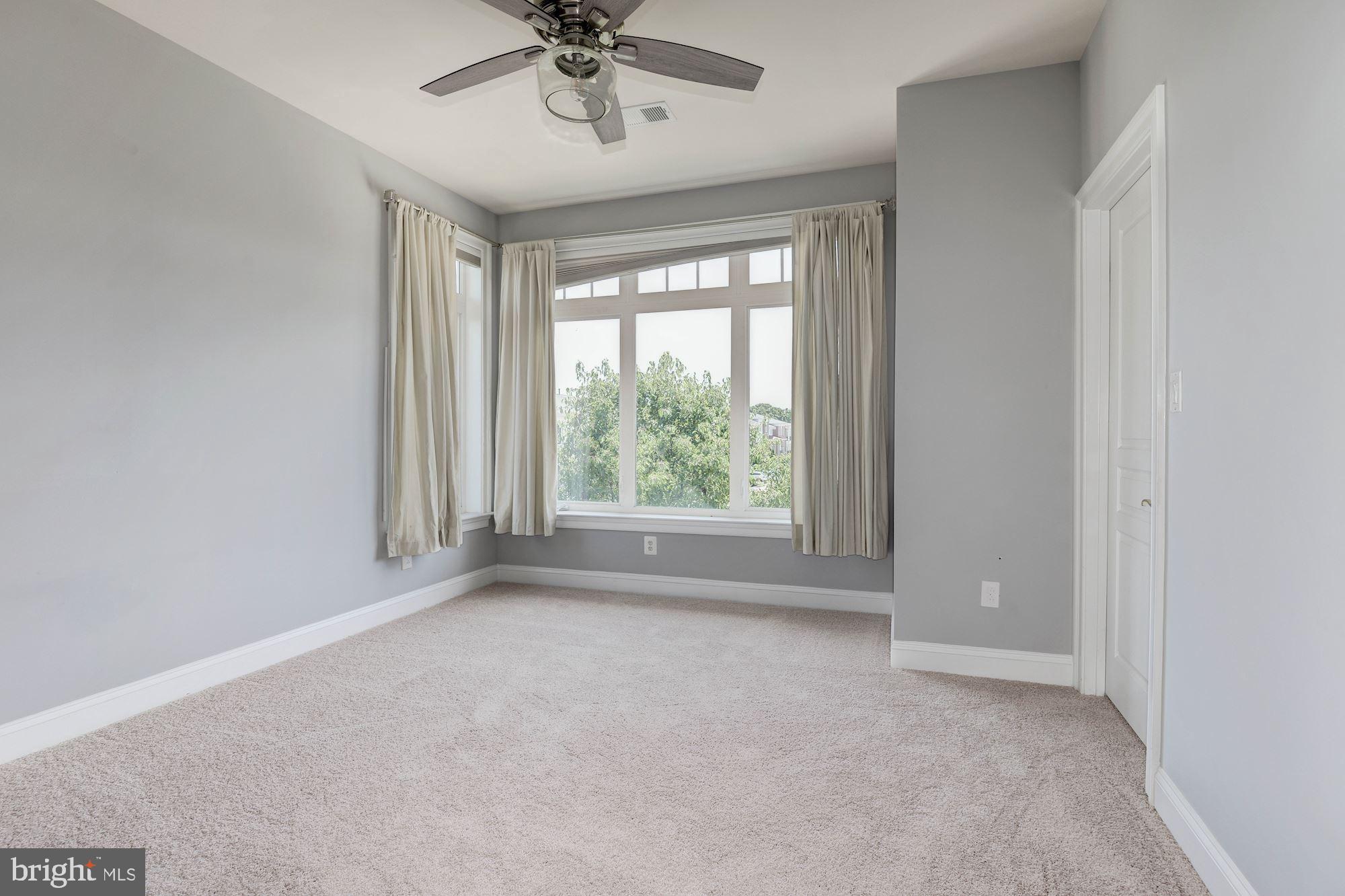 LANSDOWNE ON THE POTOMAC - Residential