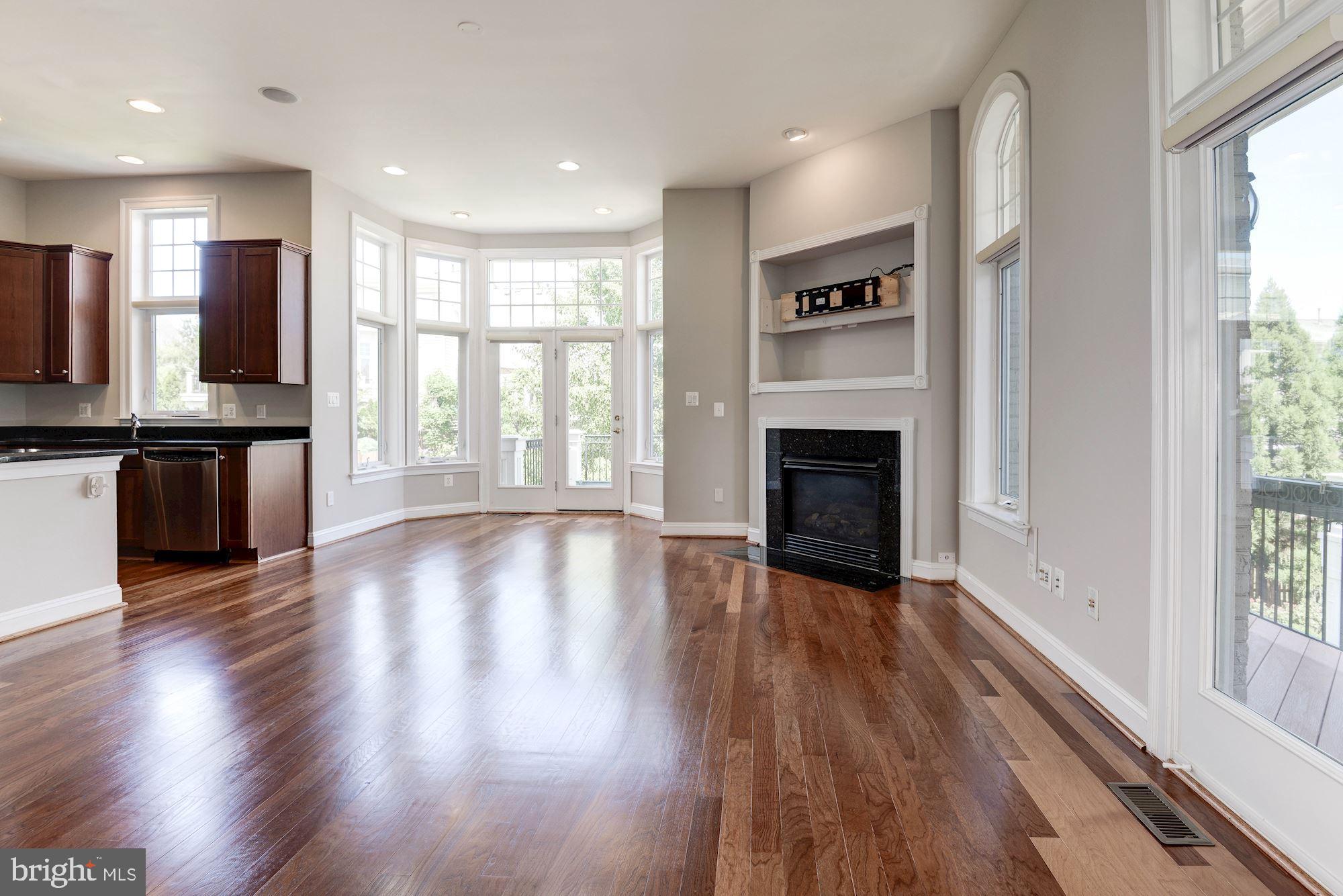 LANSDOWNE ON THE POTOMAC - Residential