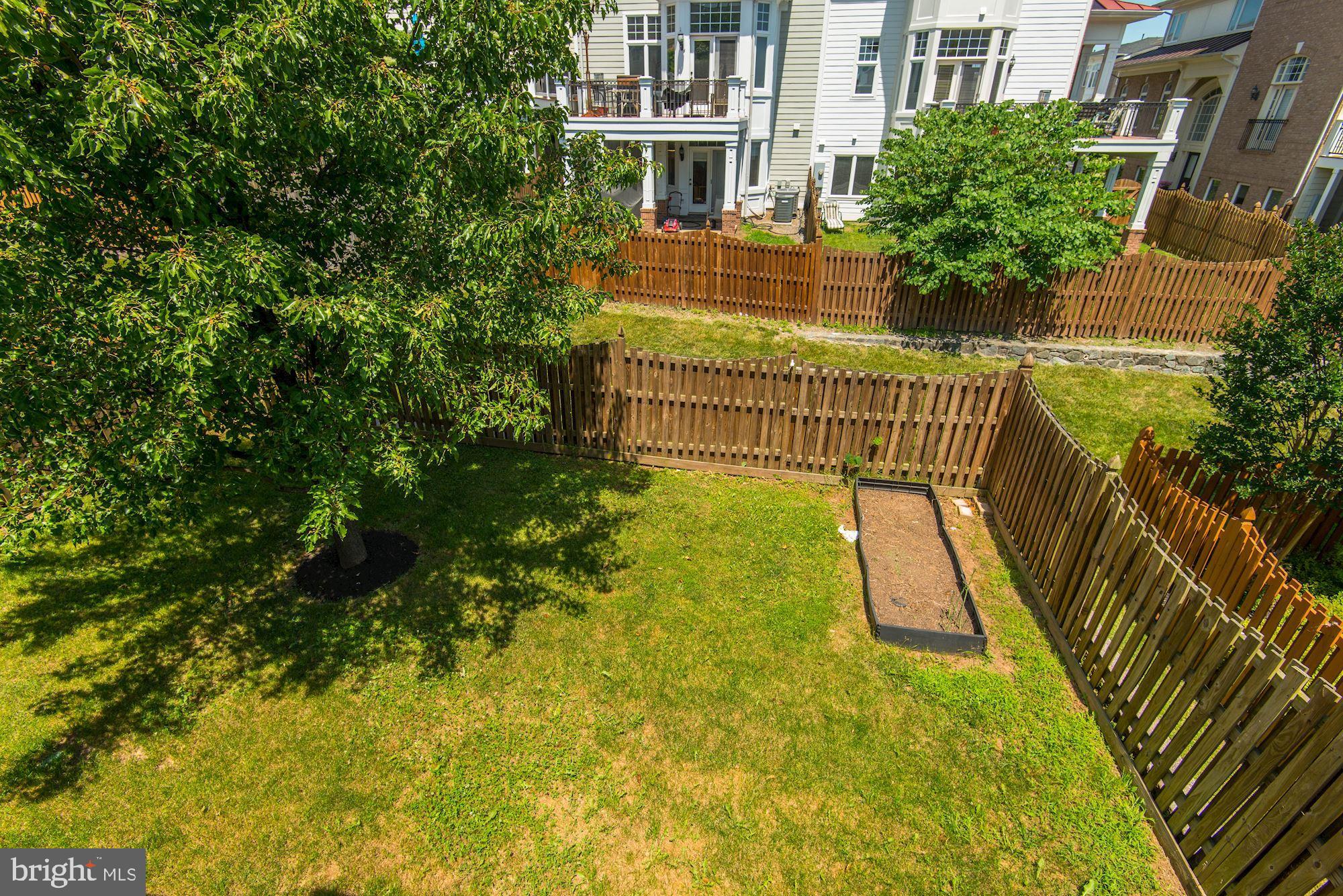 LANSDOWNE ON THE POTOMAC - Residential