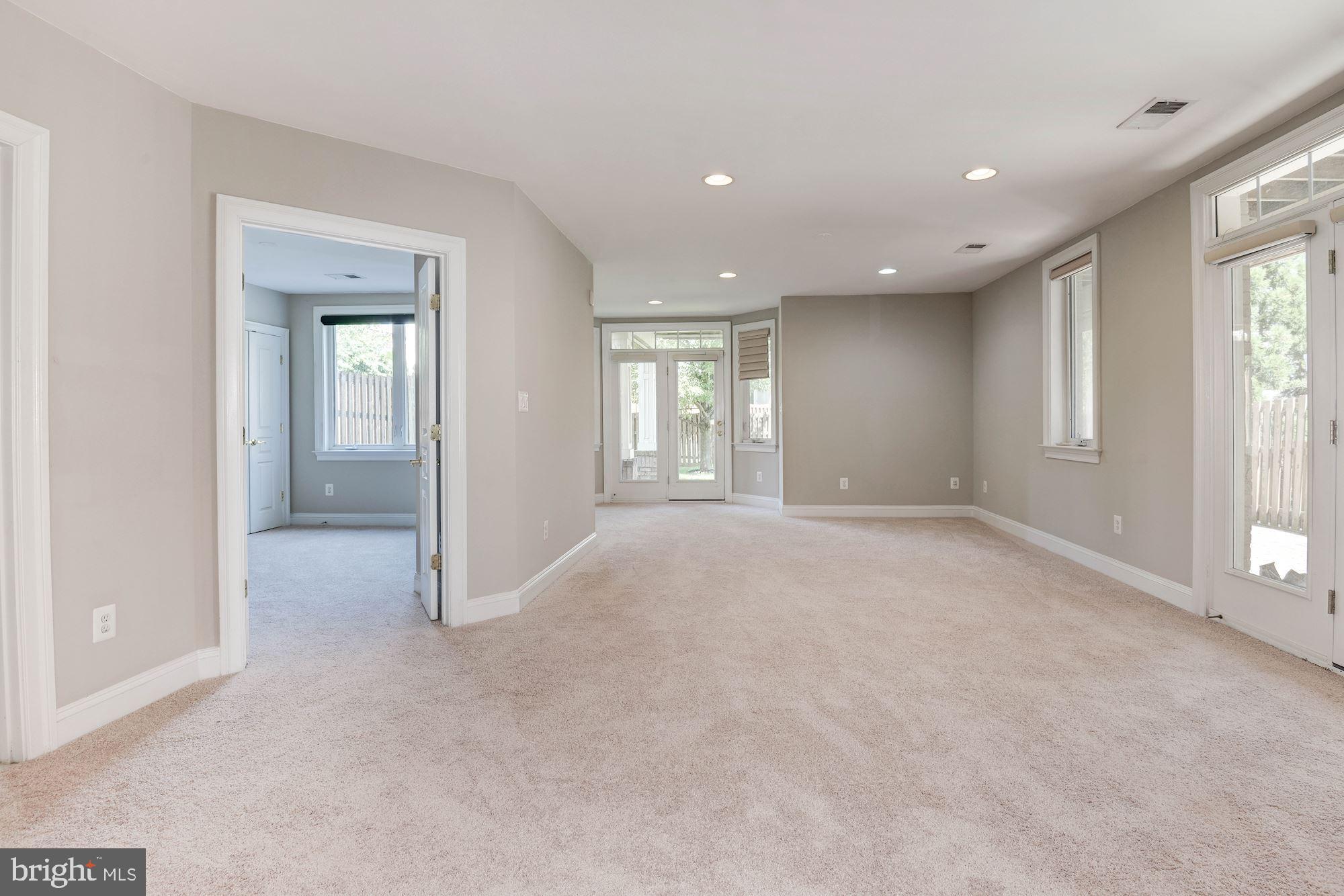 LANSDOWNE ON THE POTOMAC - Residential