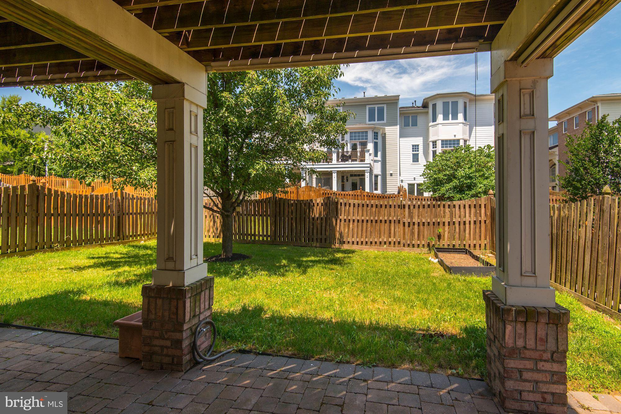 LANSDOWNE ON THE POTOMAC - Residential