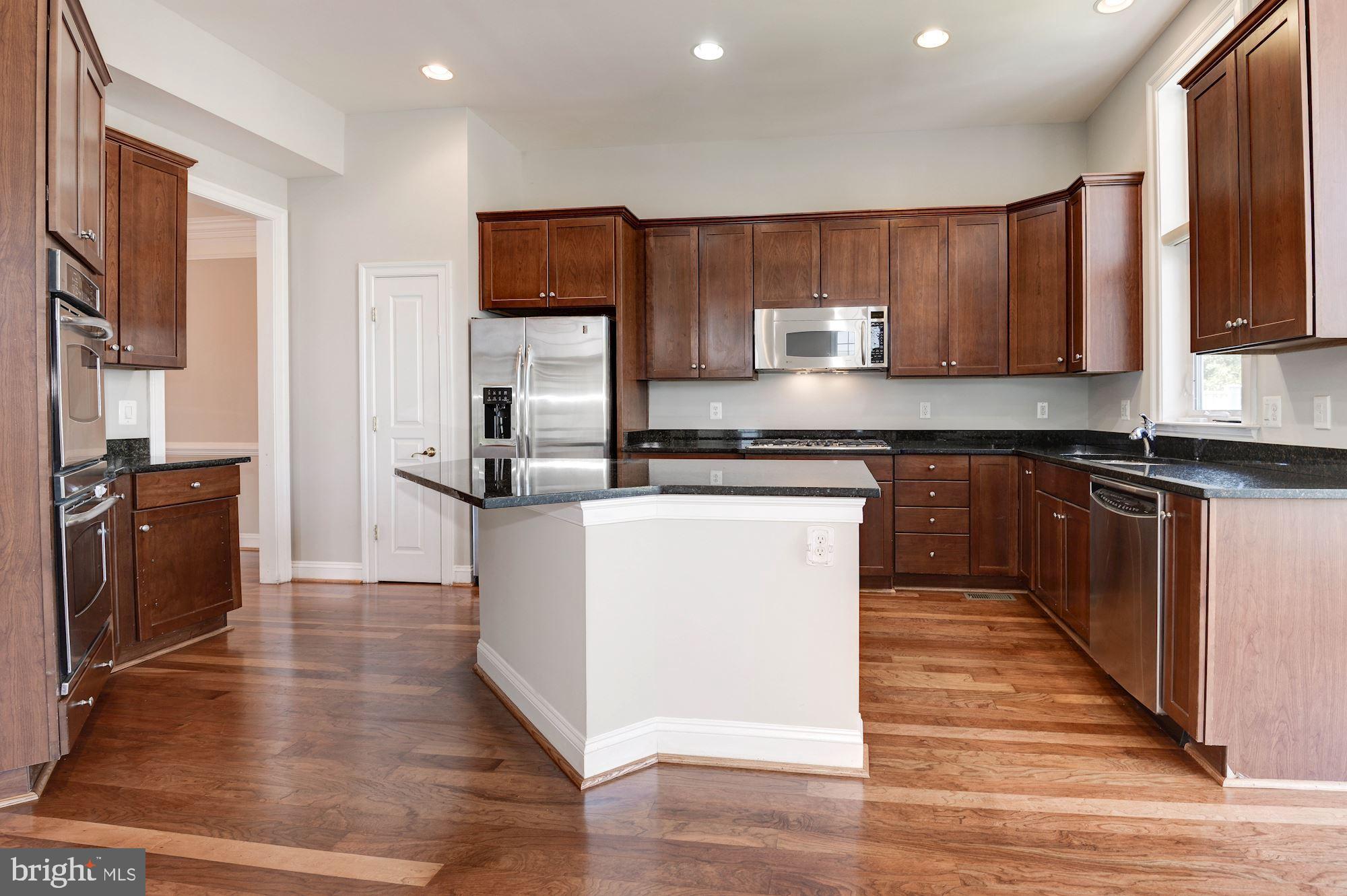 LANSDOWNE ON THE POTOMAC - Residential