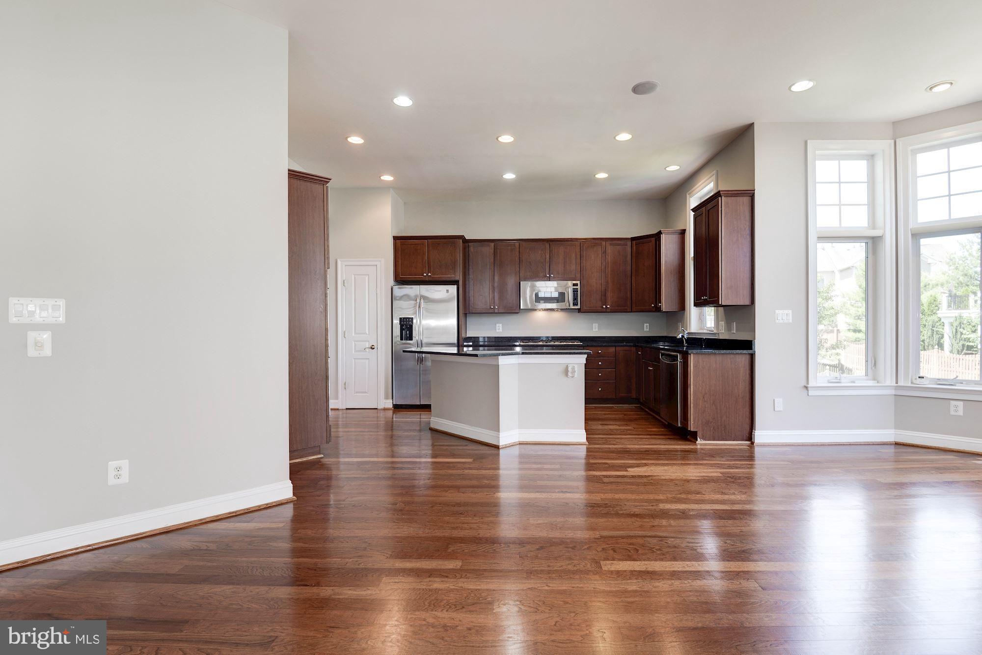 LANSDOWNE ON THE POTOMAC - Residential