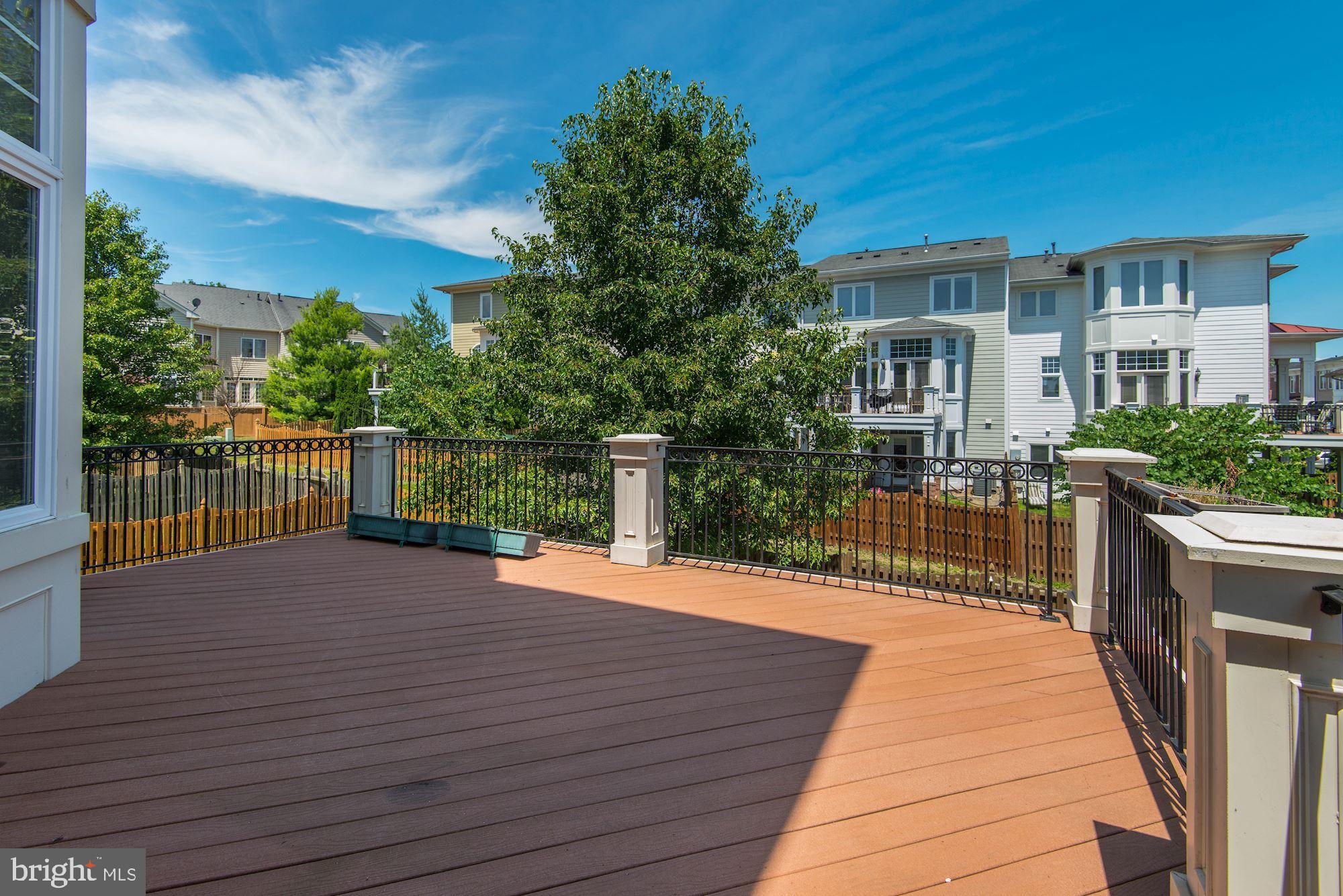 LANSDOWNE ON THE POTOMAC - Residential