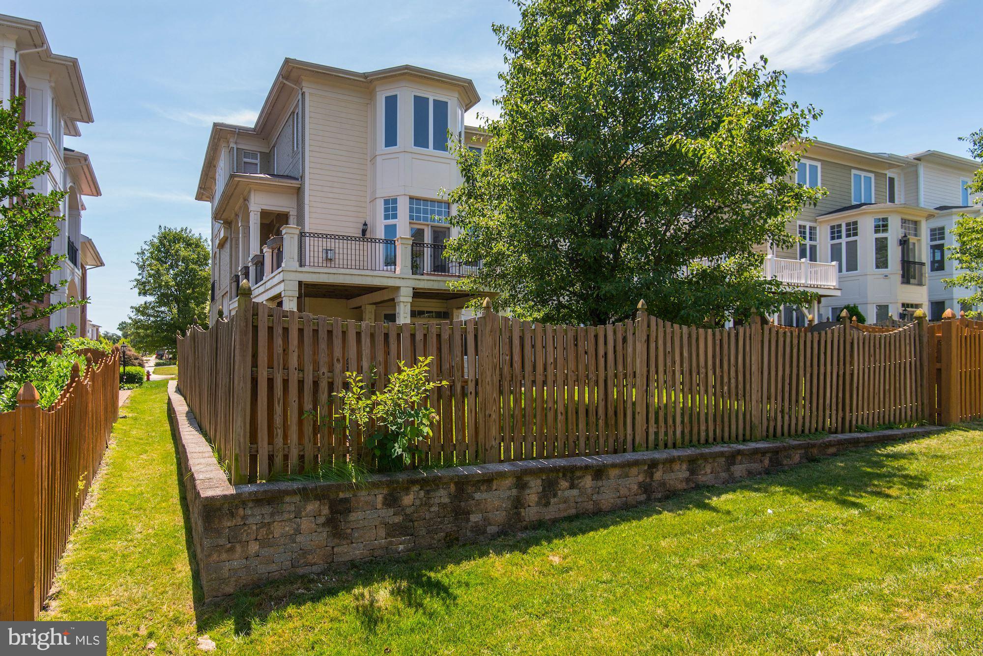 LANSDOWNE ON THE POTOMAC - Residential