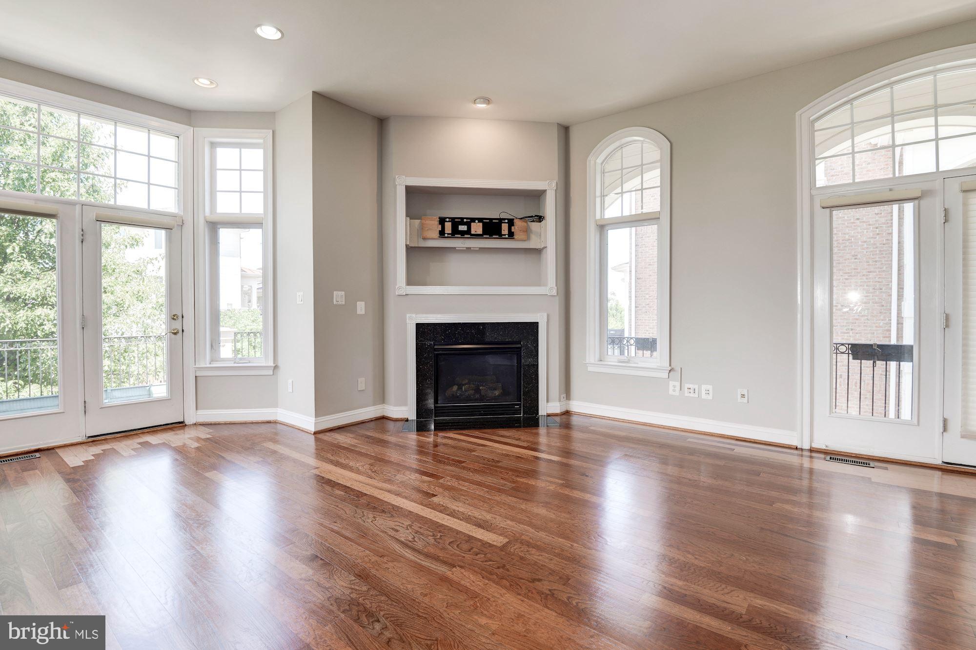 LANSDOWNE ON THE POTOMAC - Residential