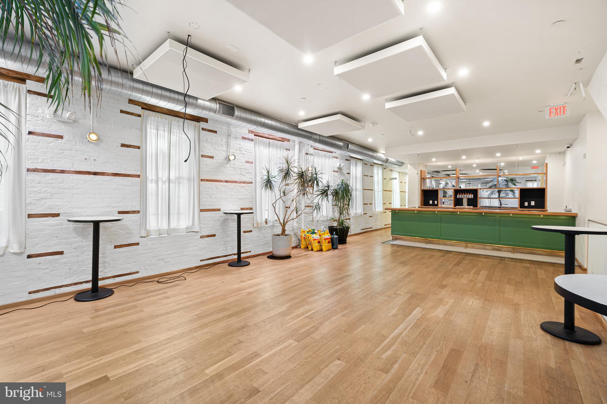 SOUTH KENSINGTON - Commercial Sale