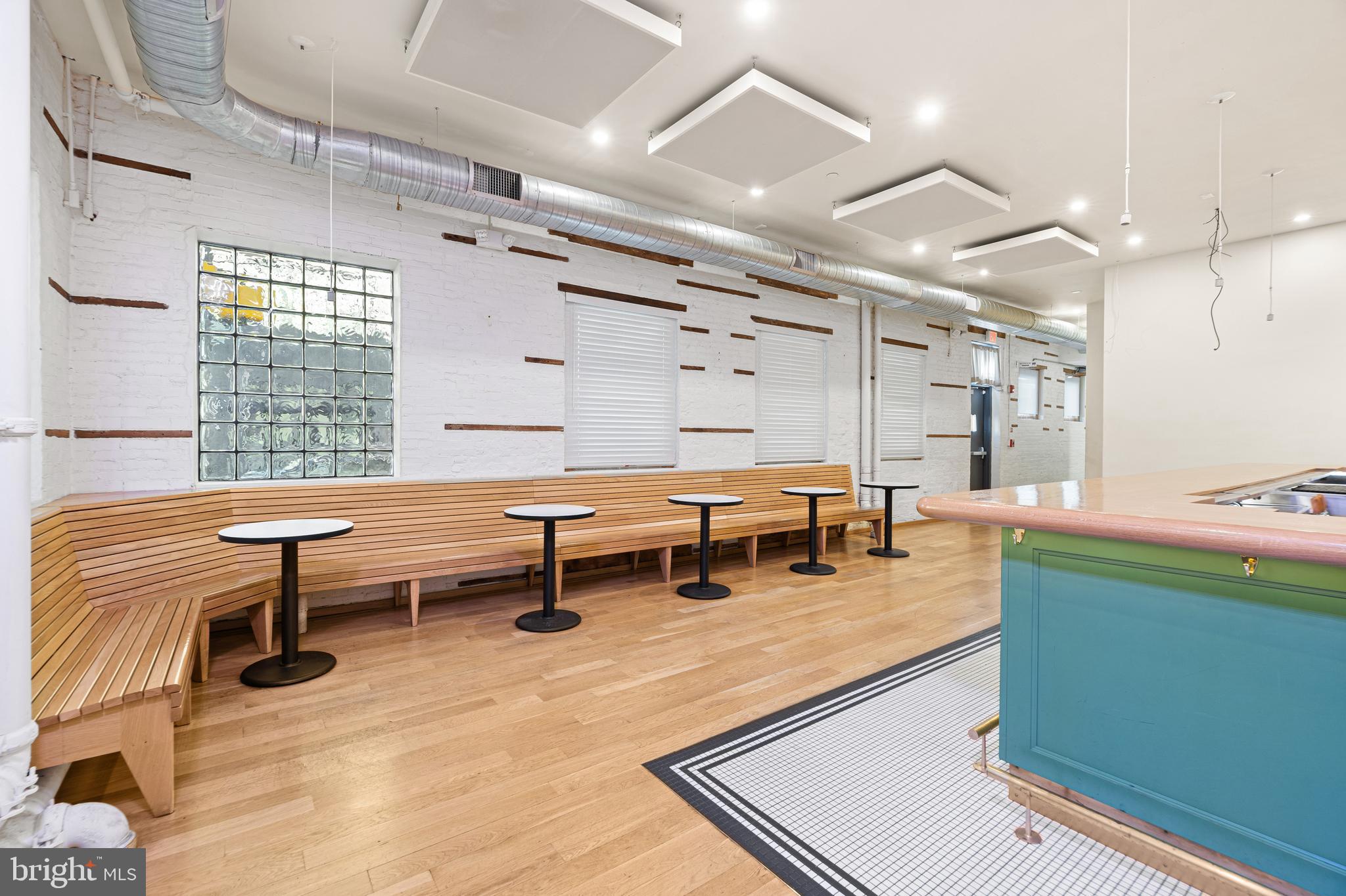 SOUTH KENSINGTON - Commercial Sale