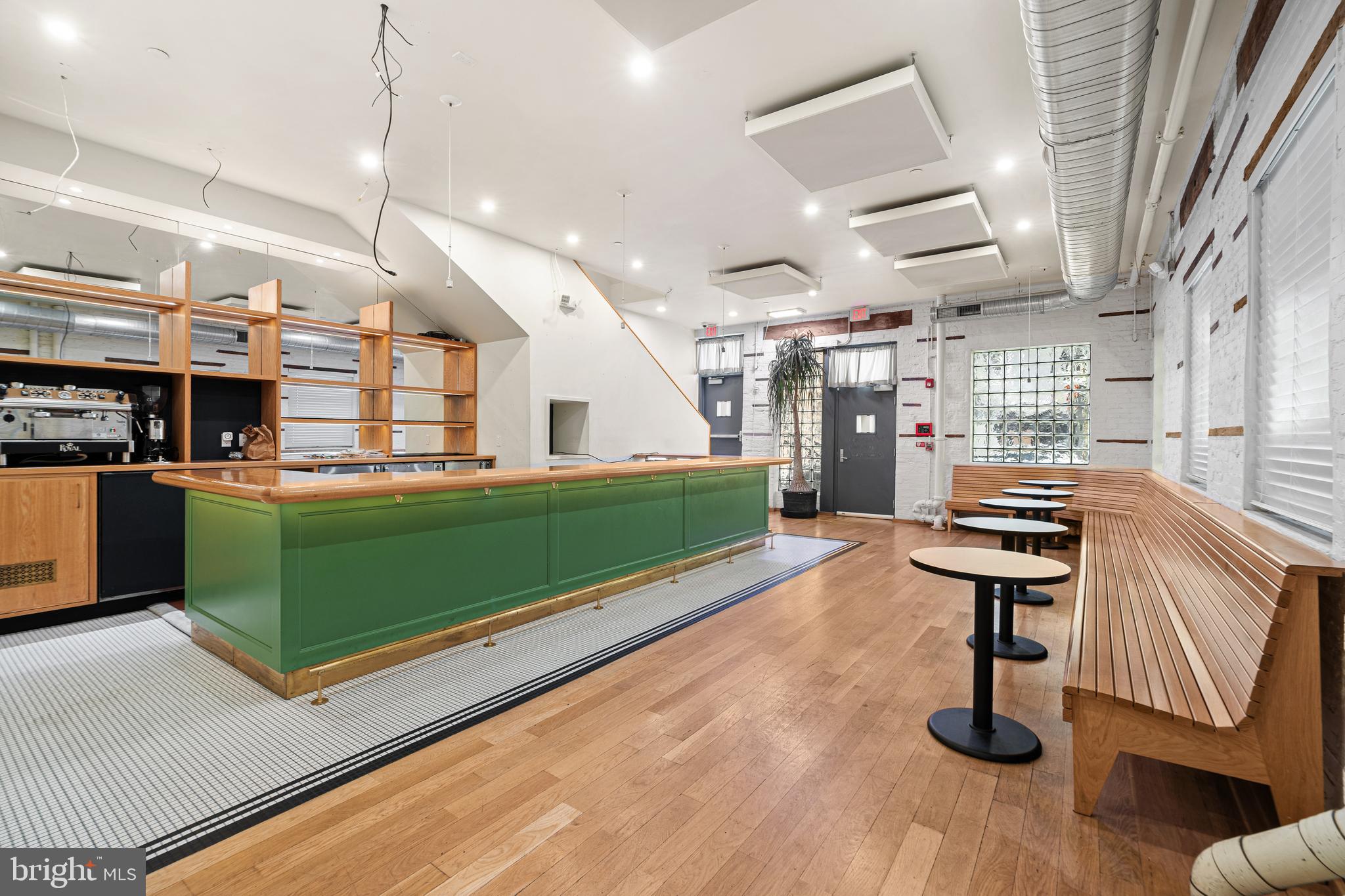 SOUTH KENSINGTON - Commercial Sale