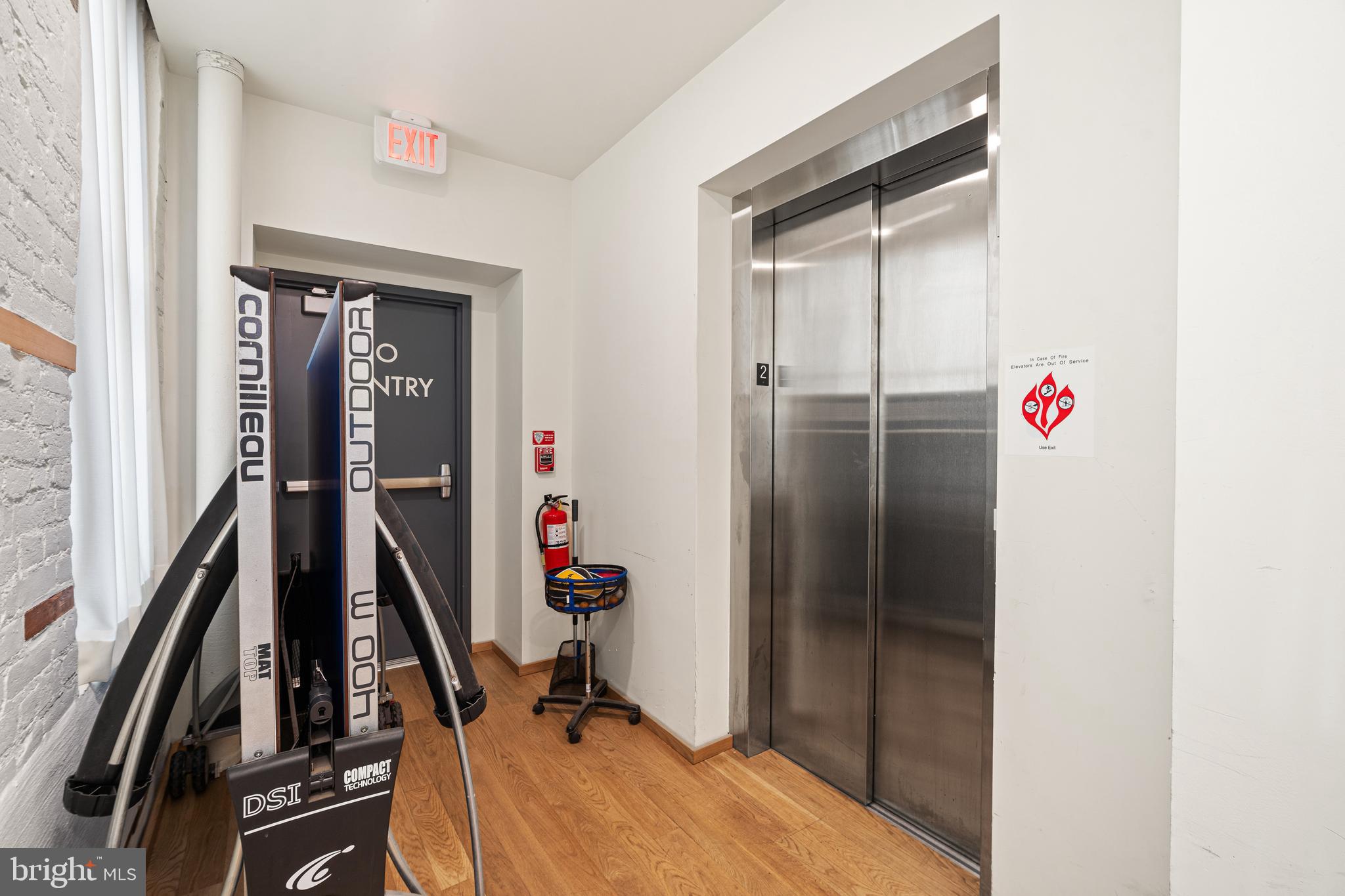 SOUTH KENSINGTON - Commercial Sale