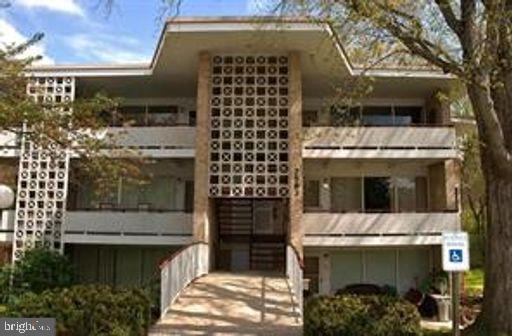 SPACIOUS 2 BEDROO AND 2 FULL BATH TOP FLOOR CONDO, SOME UTILITIES INCLUDED IN THE RENT, MASTER BEDROOM HAS BALCONY TO ENJOY THE GREEN SPACE, CLOSE TO 495 AND PUBLIC TRANSPORTATION, COMMUNITY POOL, BATHROOMS AND KITCHEN HAVE BEEN UPDATED, ENJOY HUGE PATIO IN THE FRONT WITH COVERED ROOF.