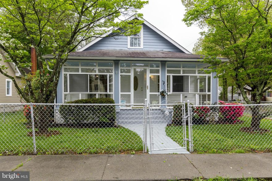 Beautifully renovated sf 2 lvl, 3 br, 2 fba craftsman style home on corner lot w/water views. HW flrs in great room w/gas fp. Main lvl Mbr w/french drs leading to front porch. Large Mba w/jetted tub. Full bath off kit. 2 bedrooms upper lvl. Spacious updated kit. w/eat-in breakfast space. Lots of outside entertaining spaces; glass encl. front, side & back porch. Lrg fenced yrd w/det. gar