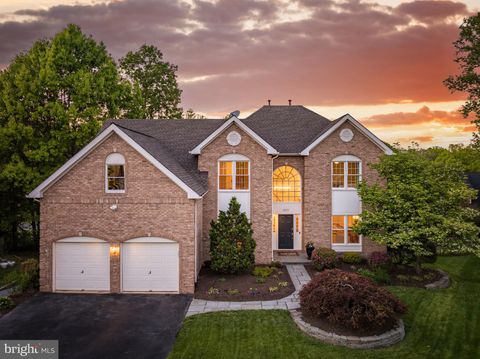 Photo of 12537 Ridgegate Drive, HERNDON, VA 20170 (MLS # VAFX2305548)