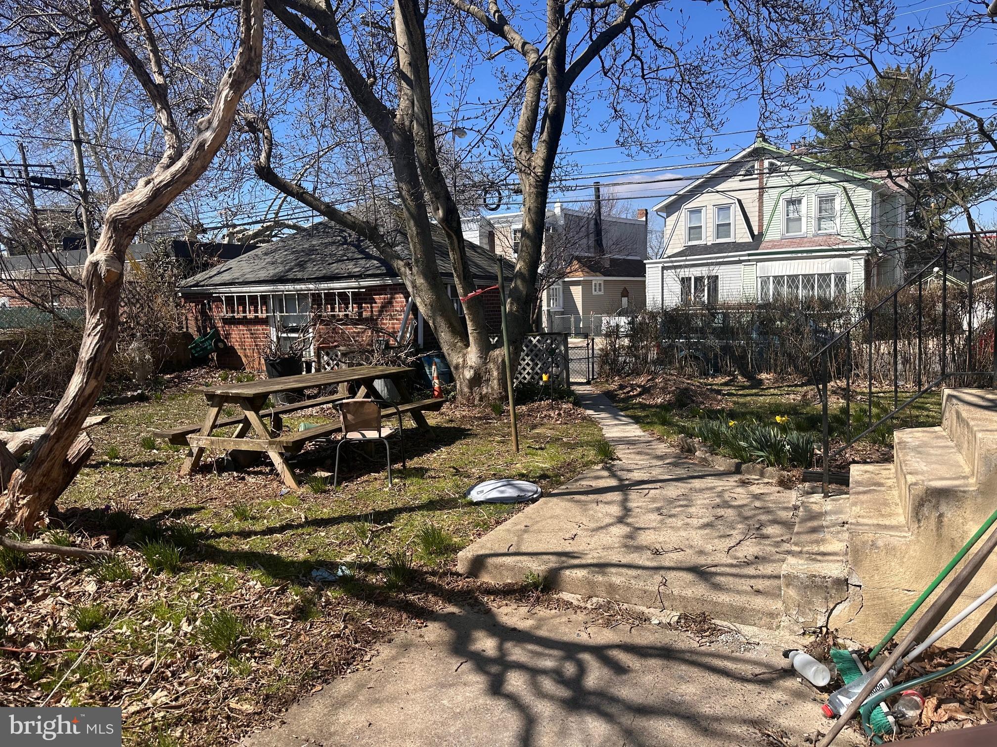 LAWNCREST - Residential