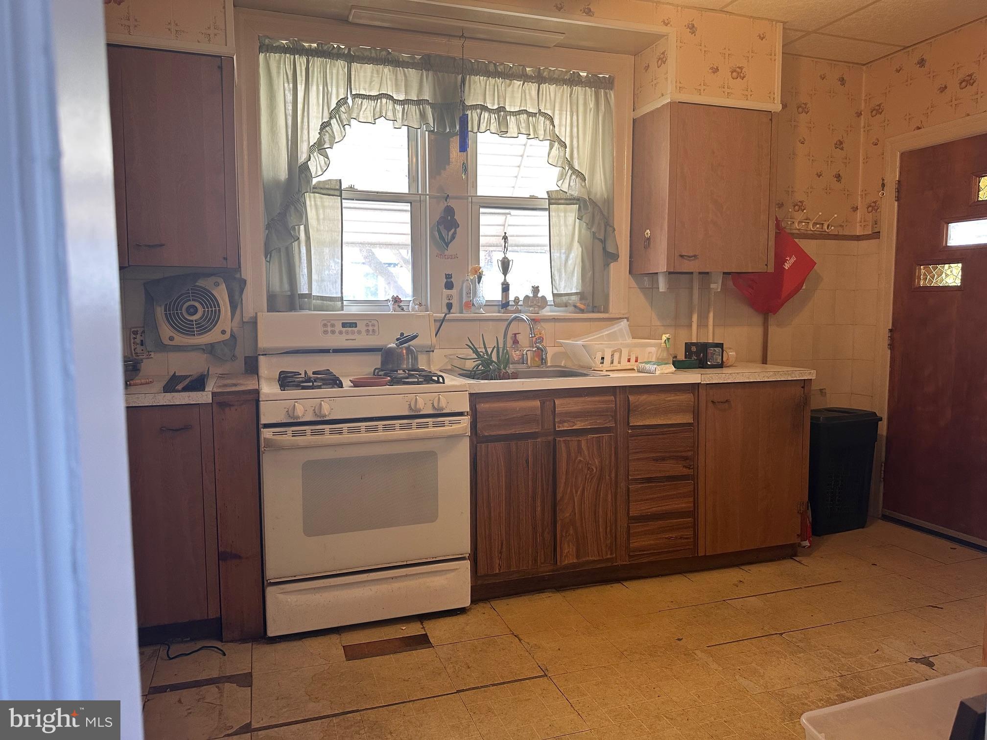 LAWNCREST - Residential