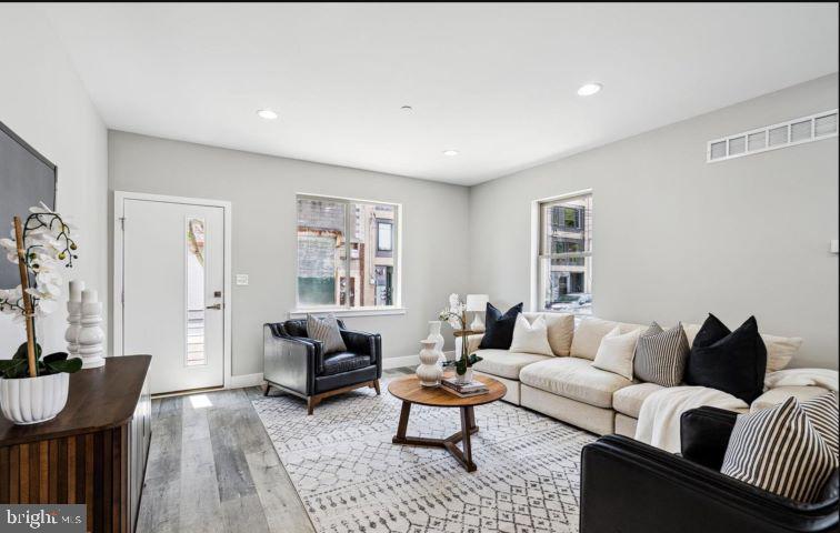 EAST KENSINGTON - Residential