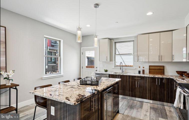 EAST KENSINGTON - Residential
