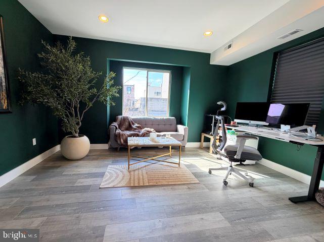 EAST KENSINGTON - Residential