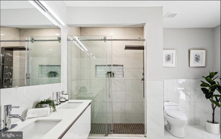 EAST KENSINGTON - Residential