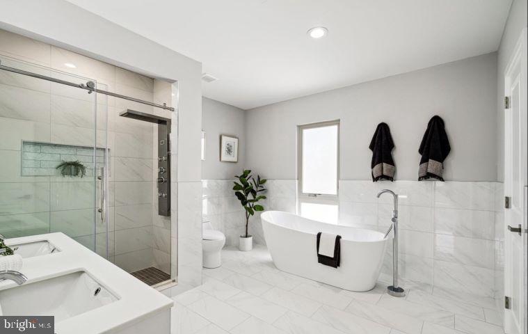 EAST KENSINGTON - Residential