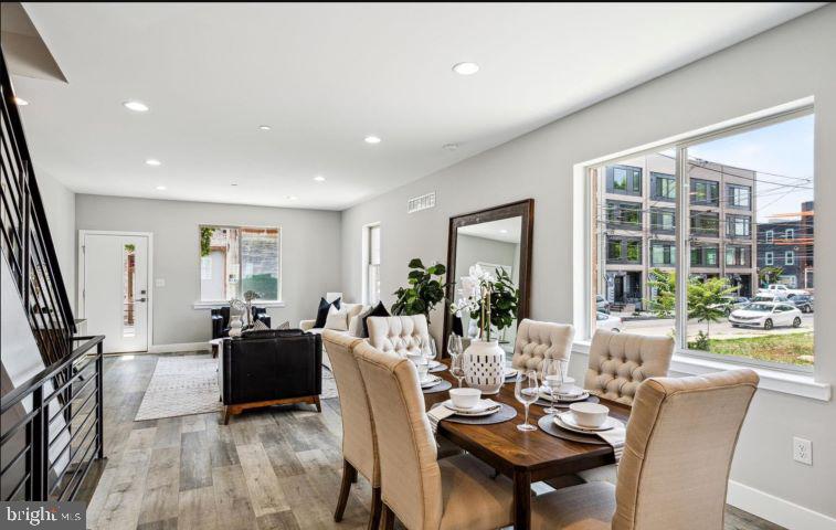 EAST KENSINGTON - Residential