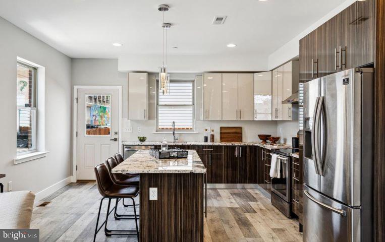 EAST KENSINGTON - Residential