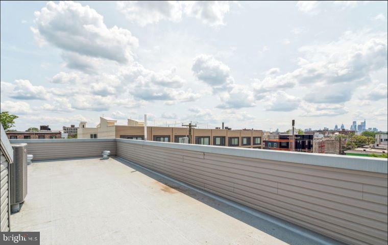 EAST KENSINGTON - Residential