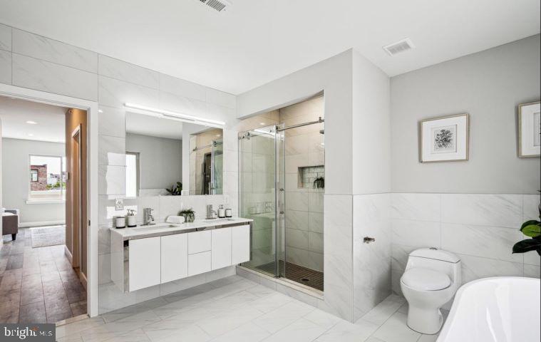 EAST KENSINGTON - Residential