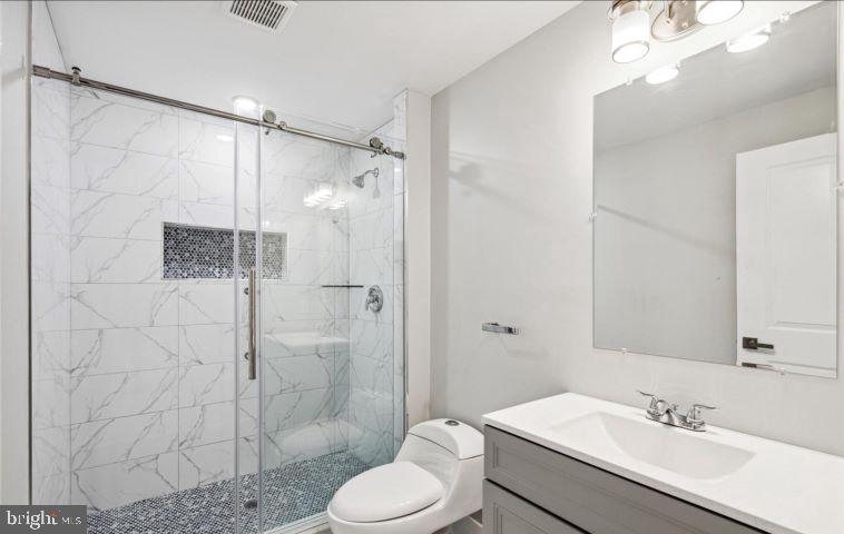 EAST KENSINGTON - Residential