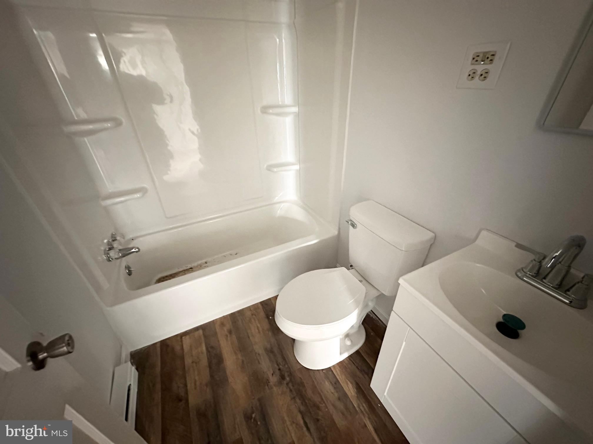 LEONARDS LANE - Residential