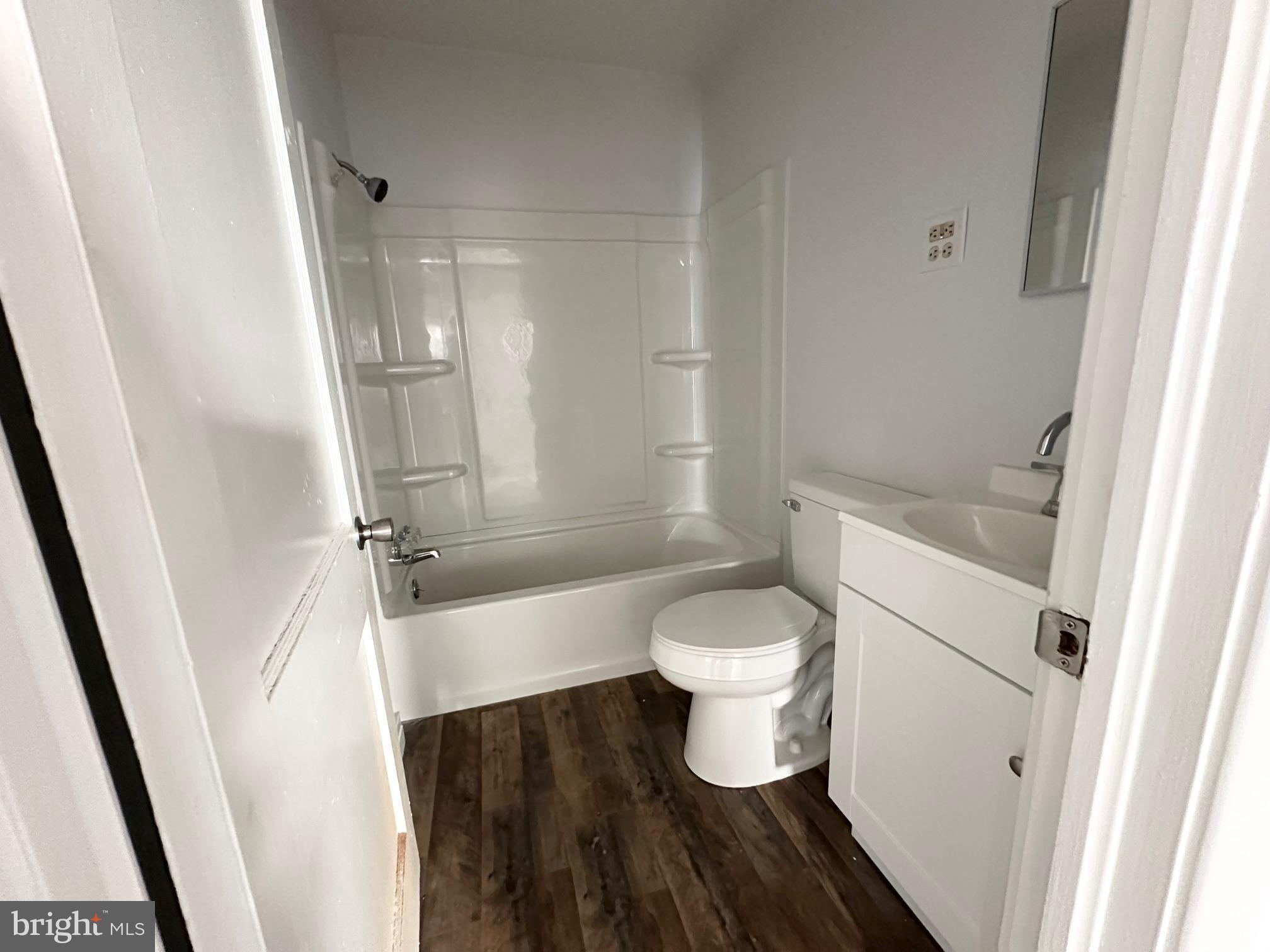 LEONARDS LANE - Residential