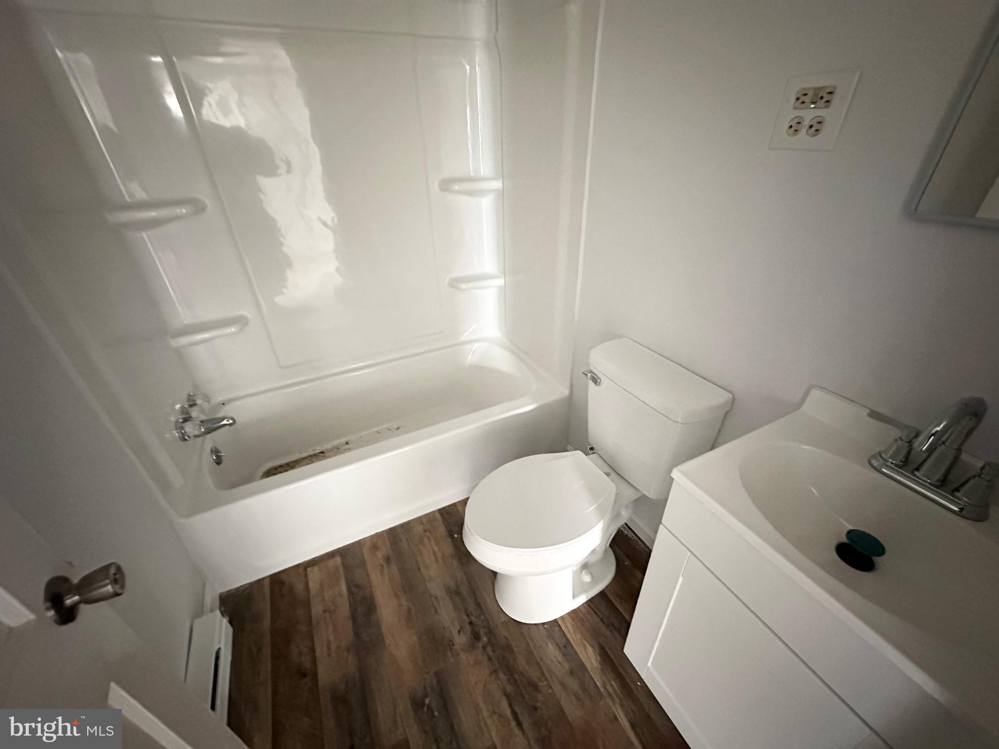 LEONARDS LANE - Residential