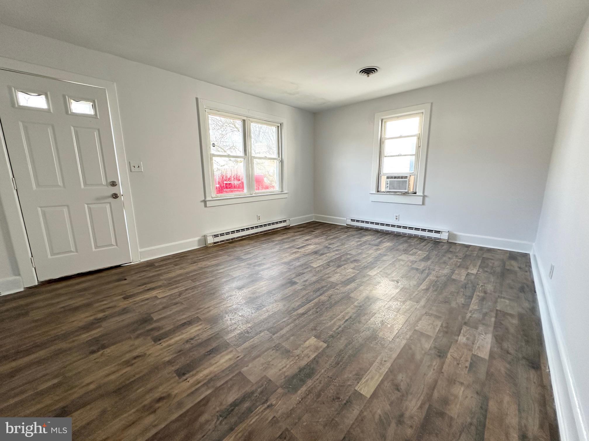 LEONARDS LANE - Residential