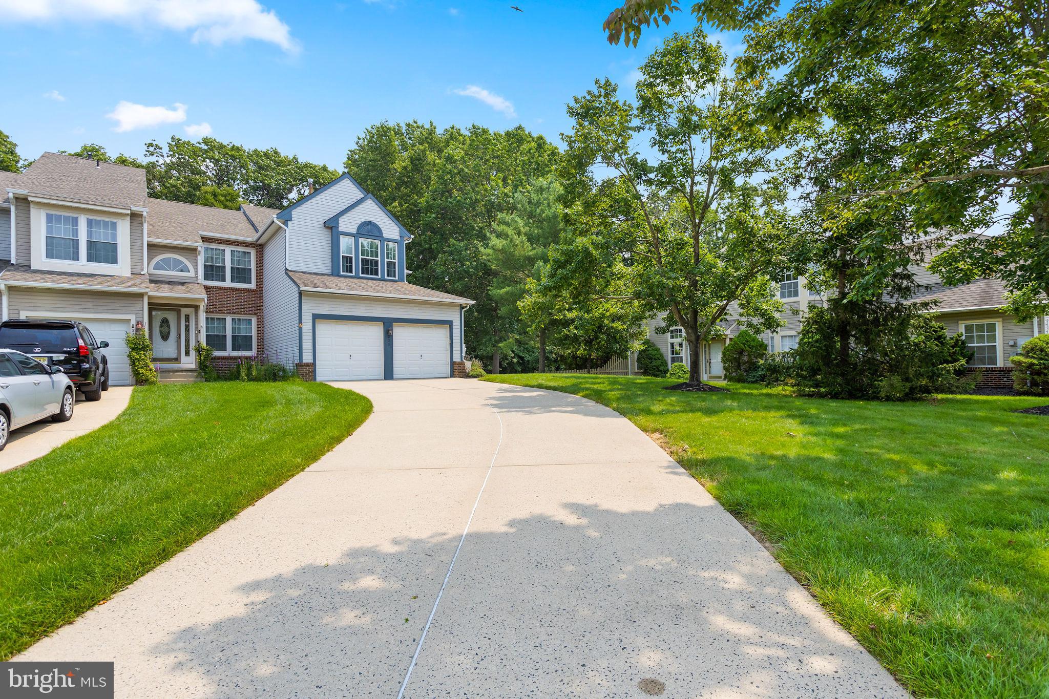 220 BROMLEY PLACE