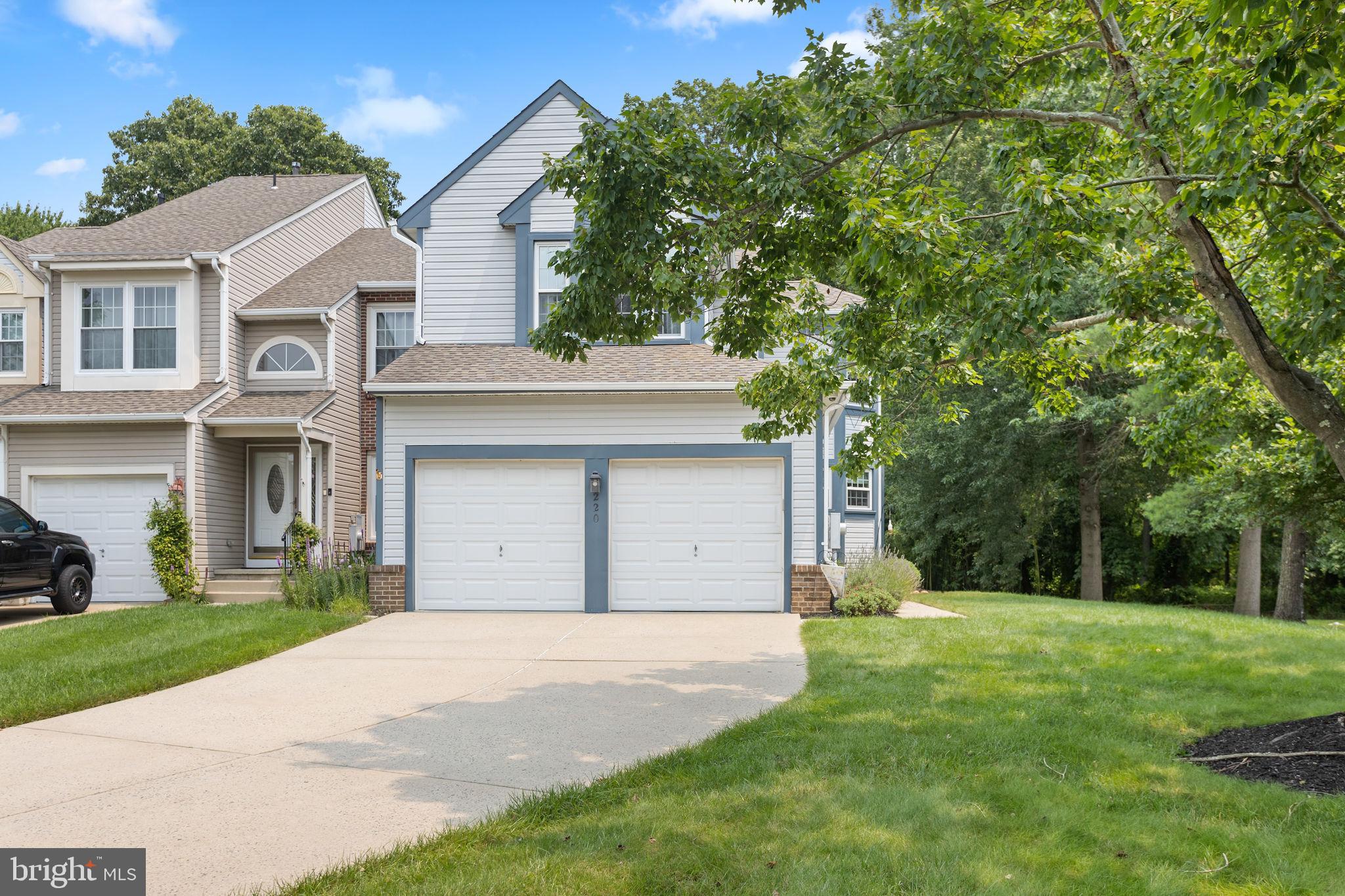 220 BROMLEY PLACE