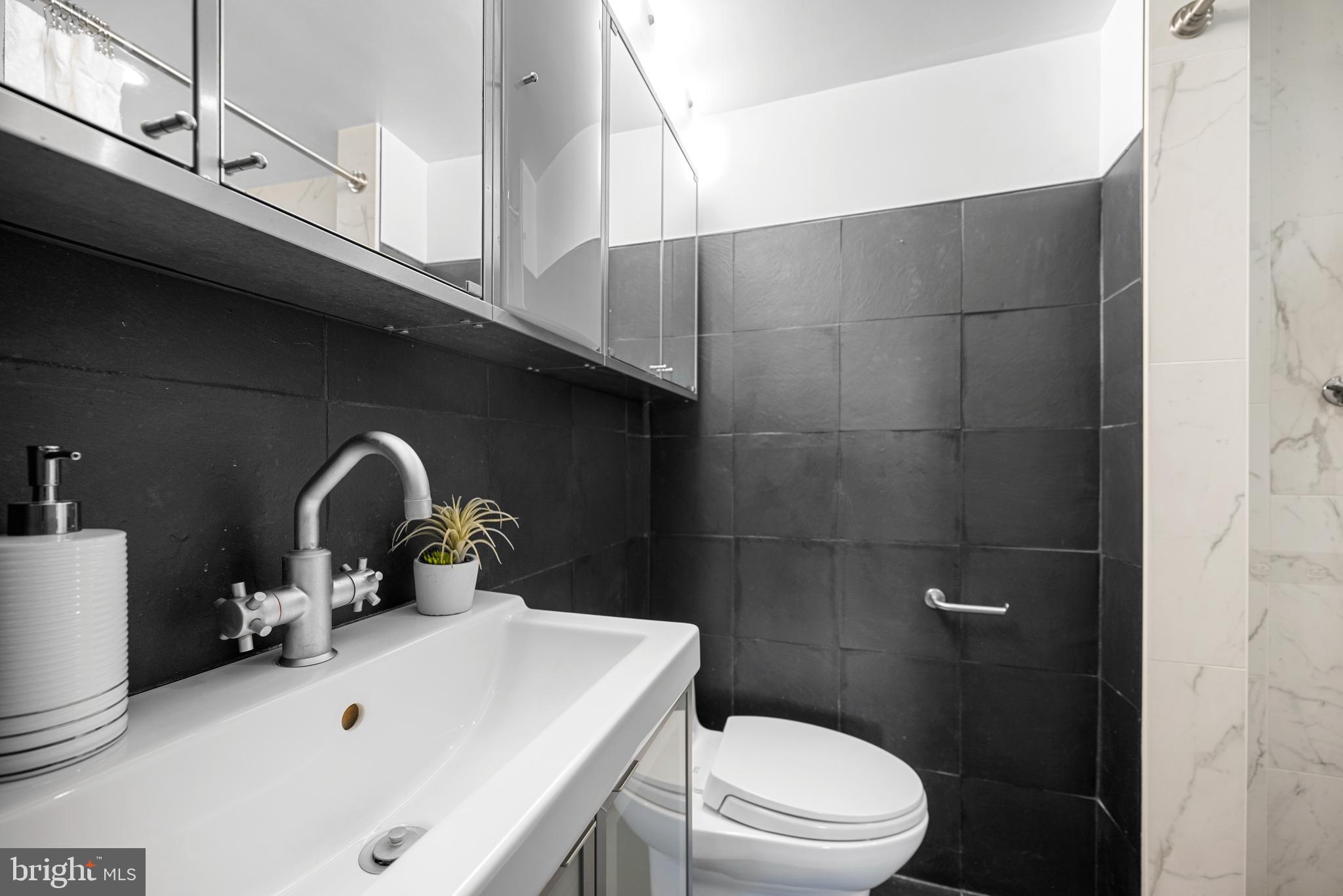 RIVER TOWERS - Residential