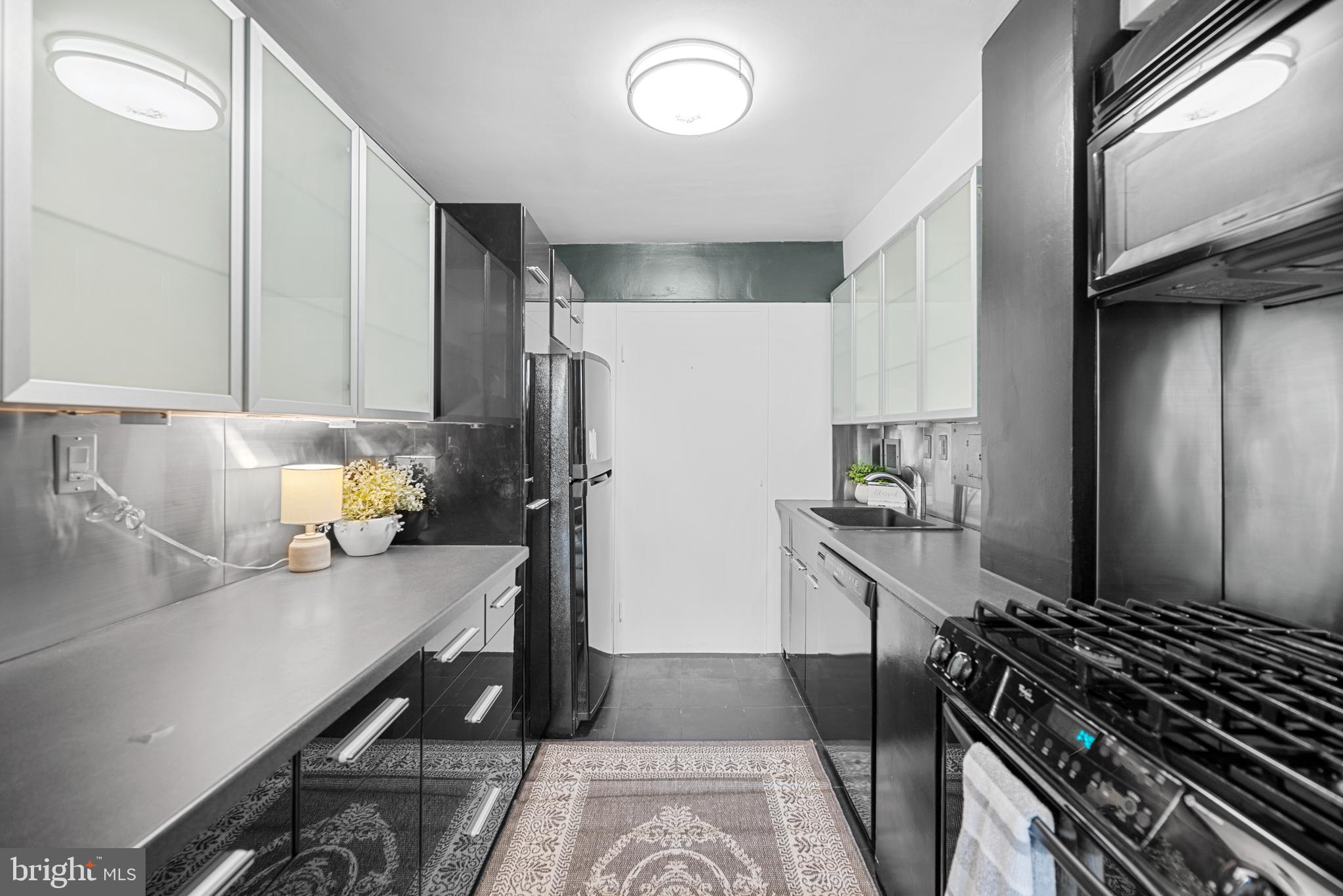 RIVER TOWERS - Residential