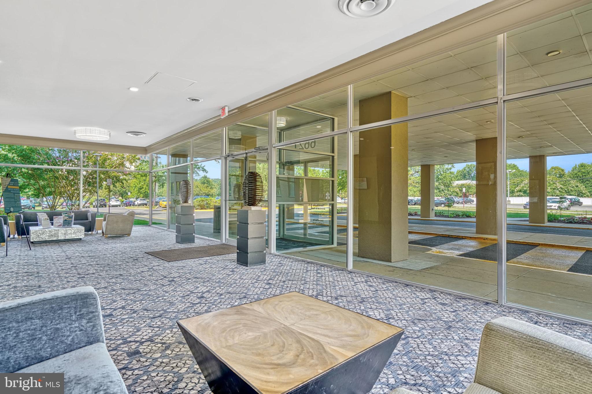 RIVER TOWERS - Residential