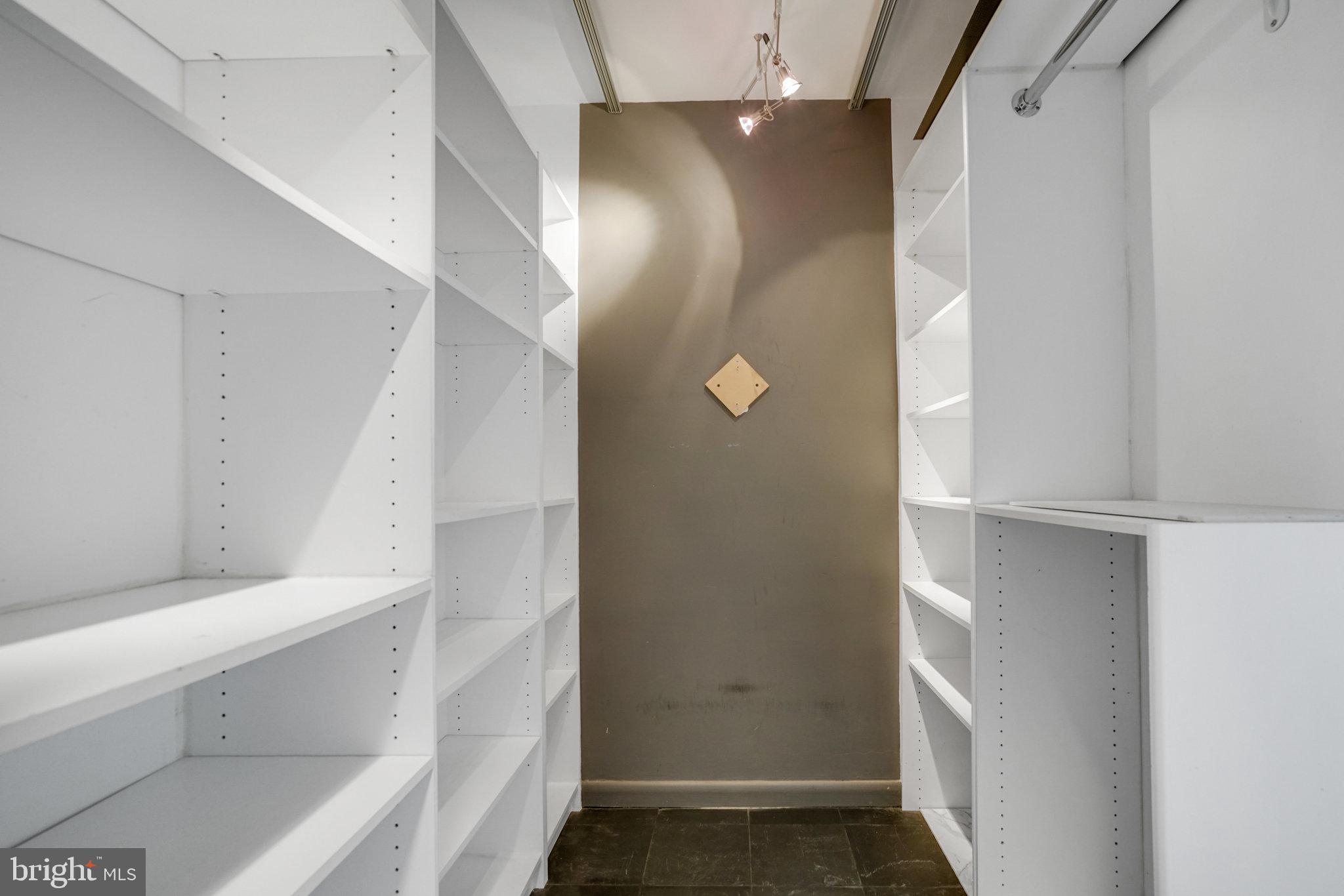 RIVER TOWERS - Residential