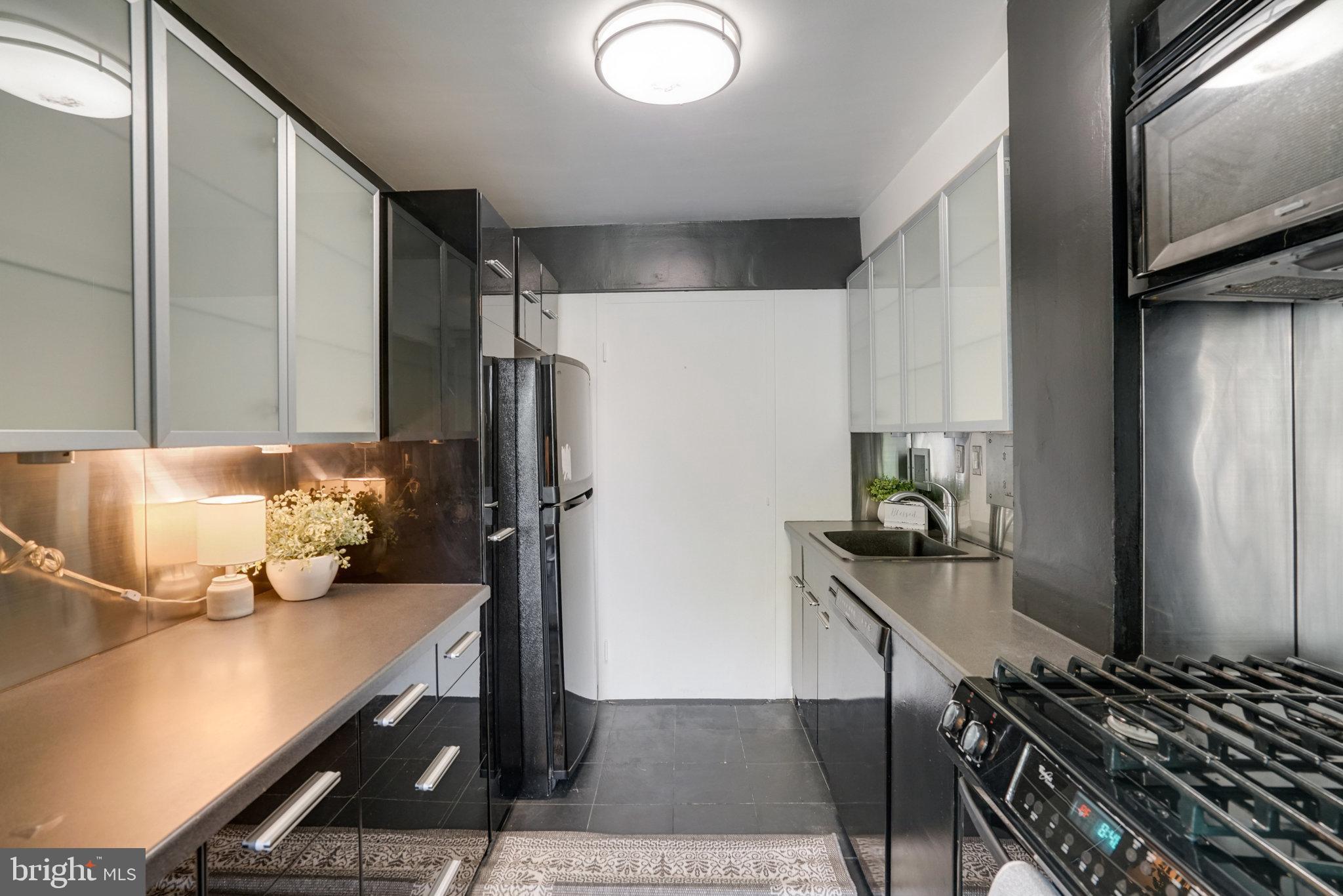 RIVER TOWERS - Residential