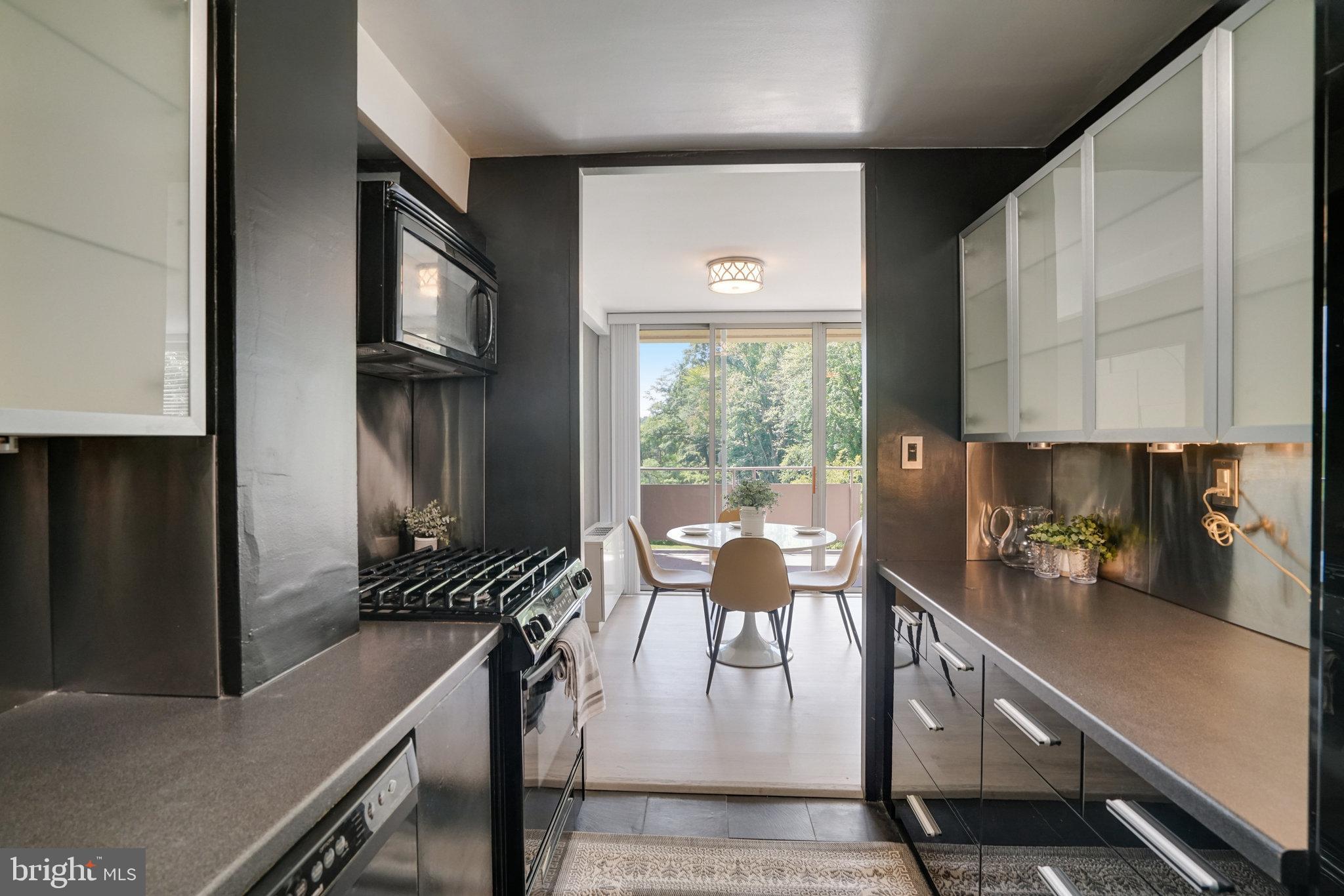 RIVER TOWERS - Residential