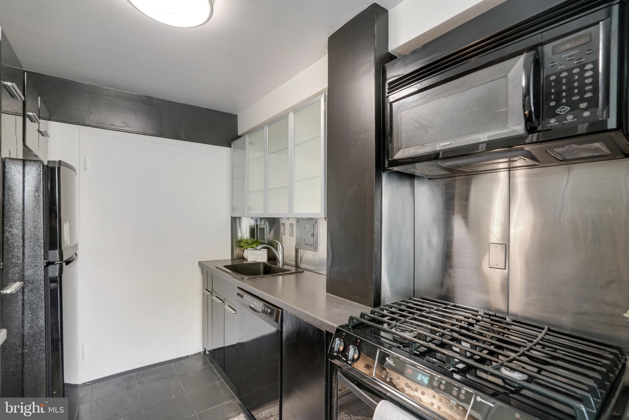 RIVER TOWERS - Residential