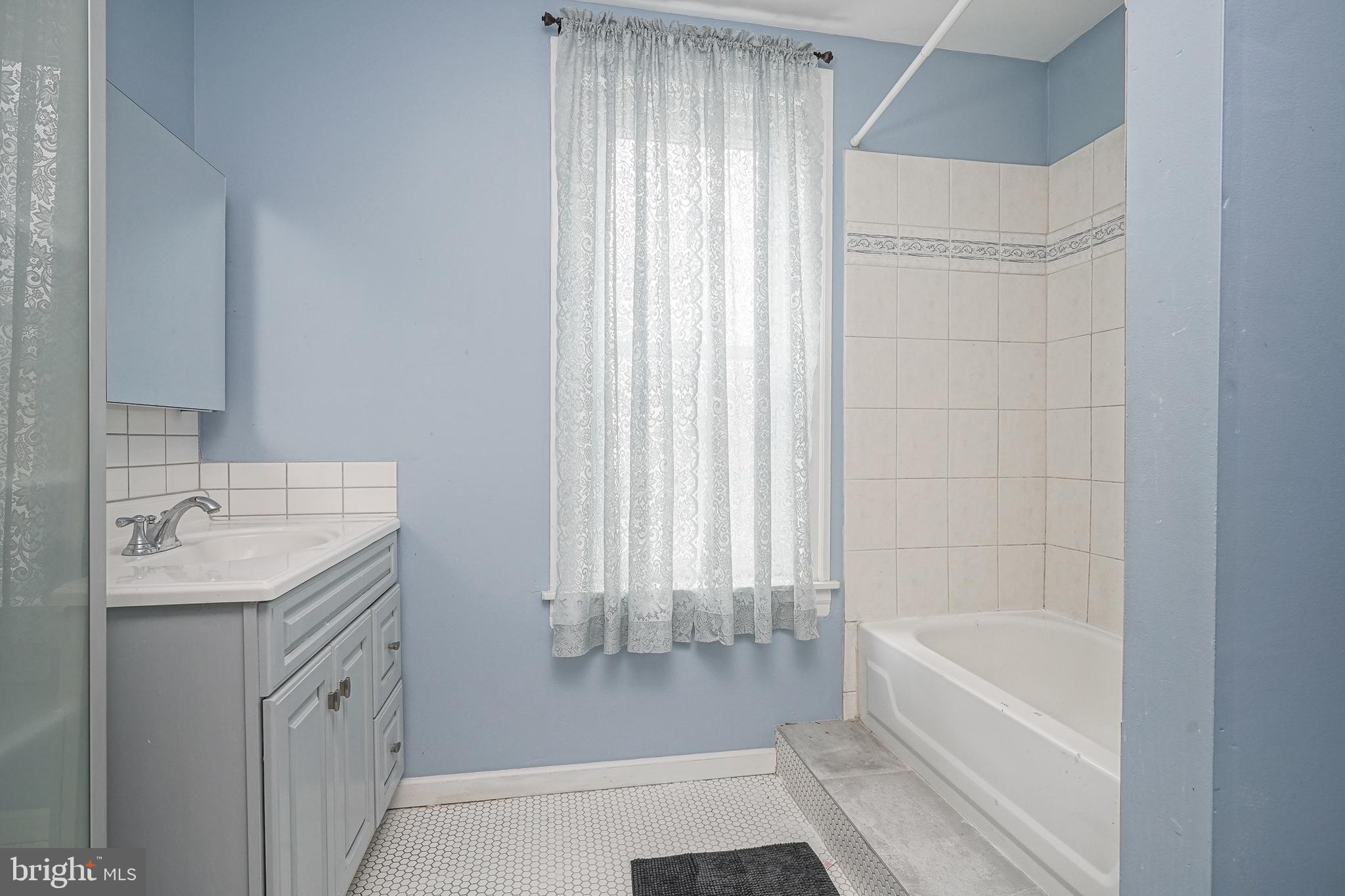 LOWER MOYAMENSING - Residential