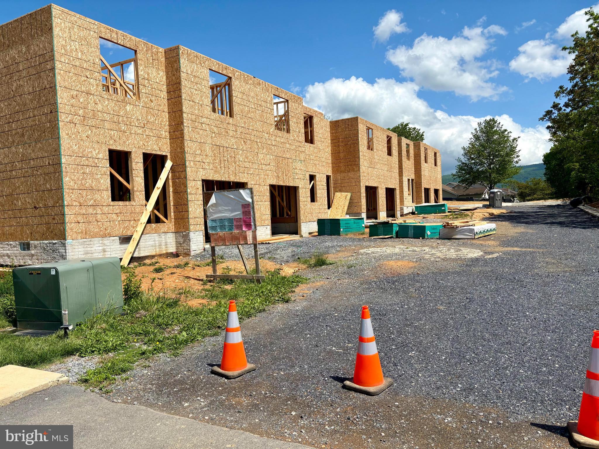 250 PARKSIDE COURT