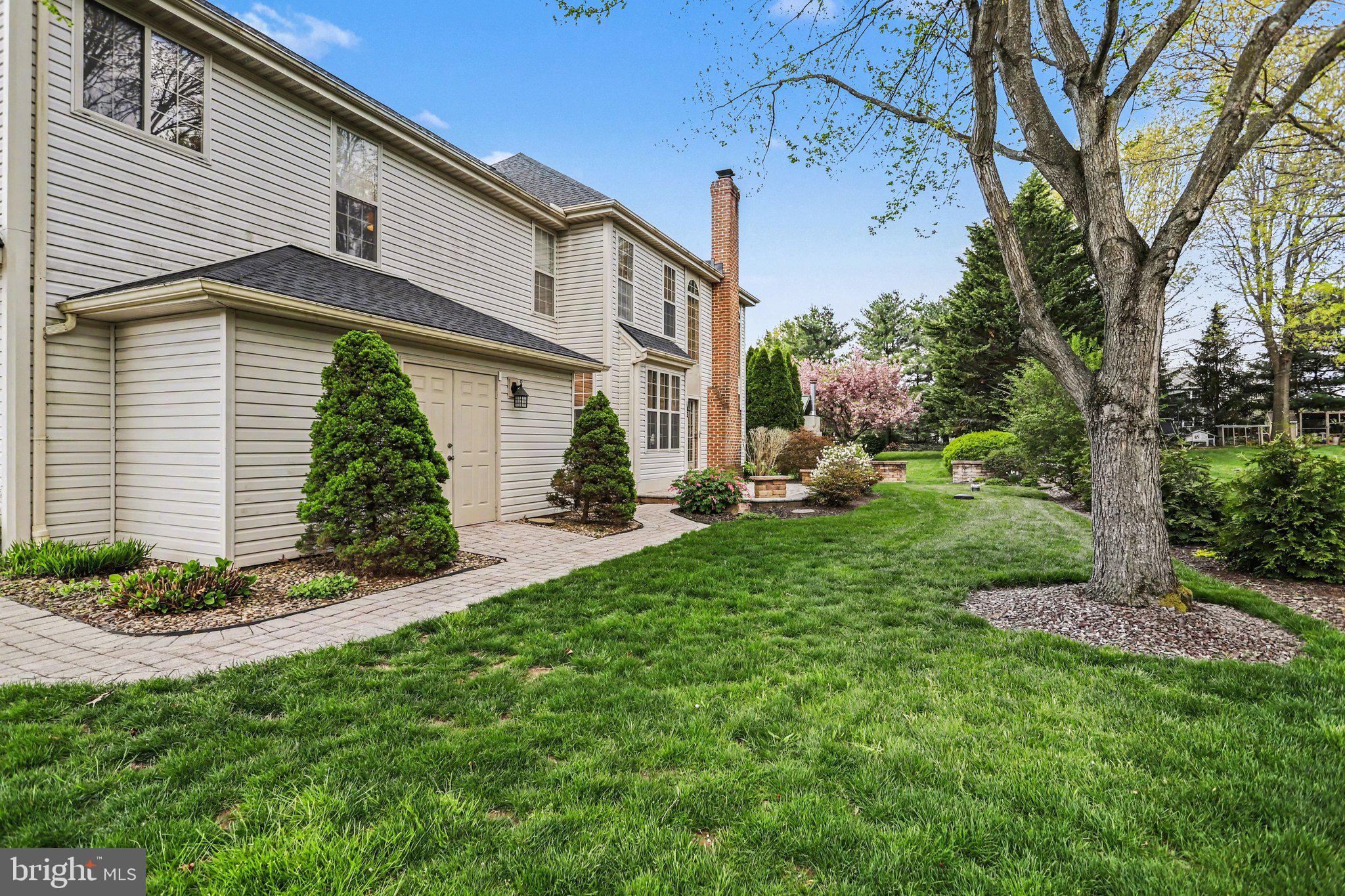 LOGAN DOWNS - Residential