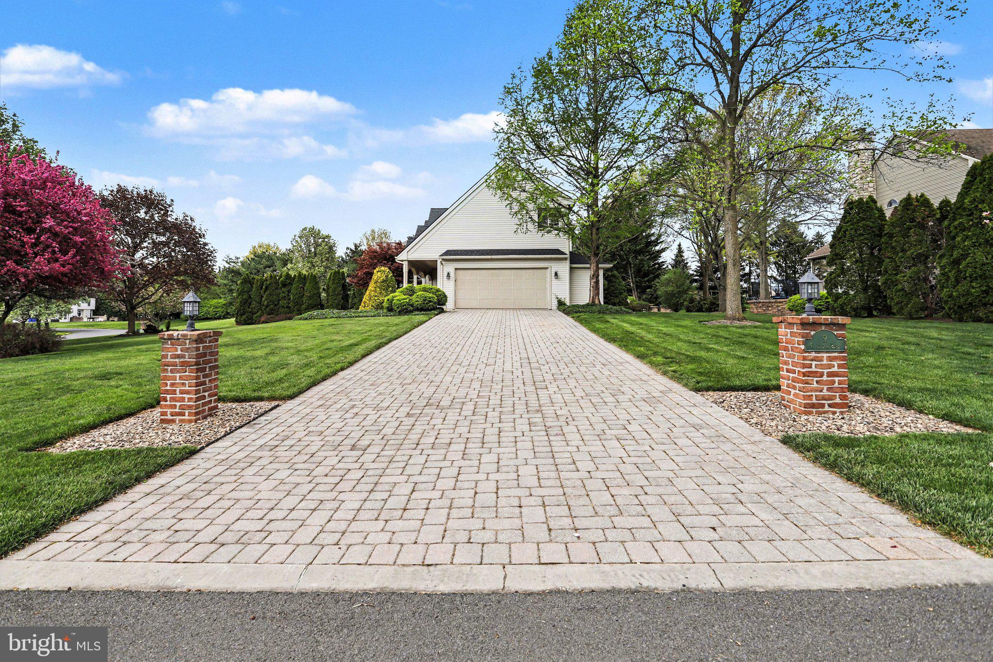 LOGAN DOWNS - Residential