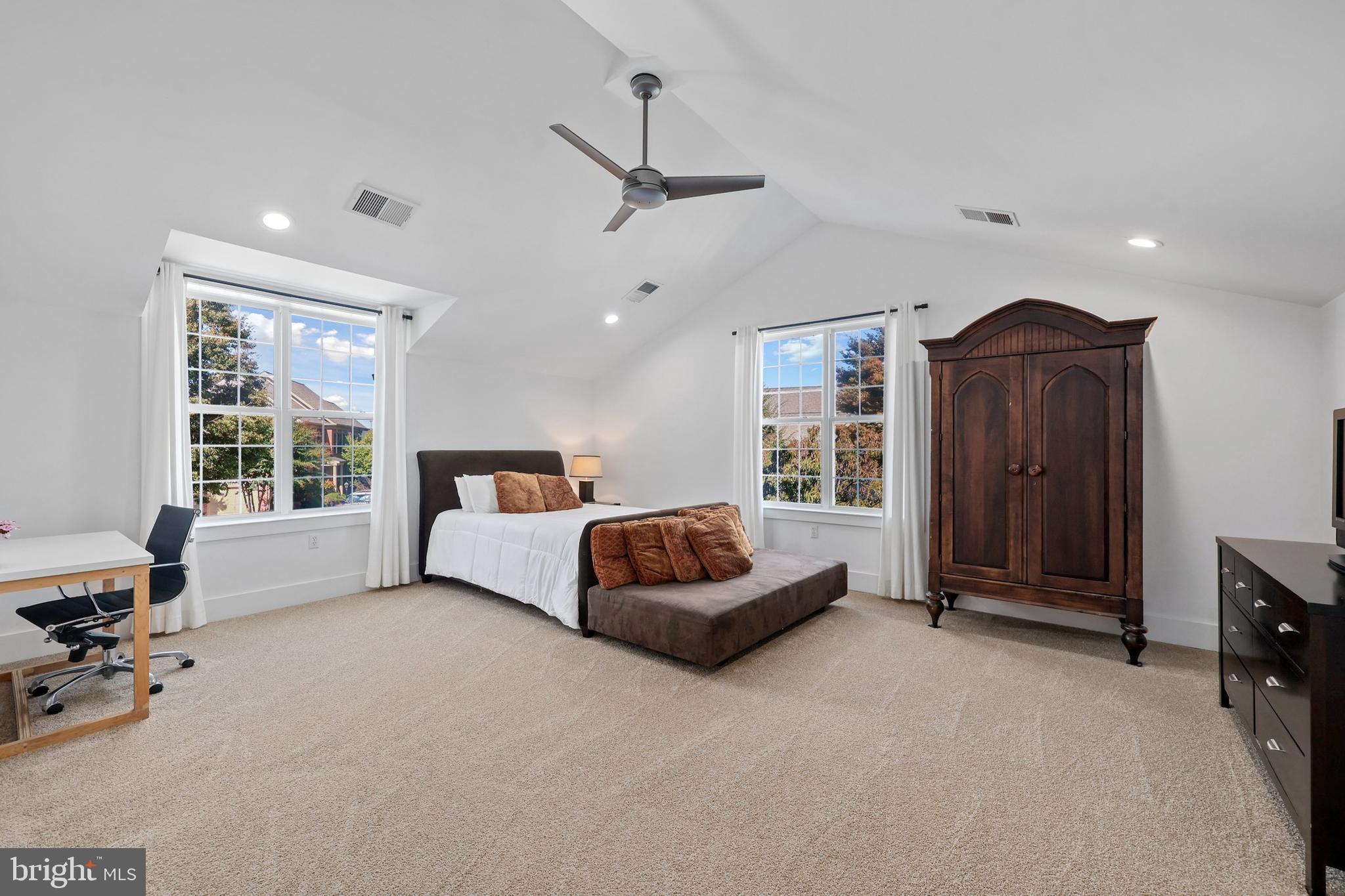 RIVER CREEK - Residential