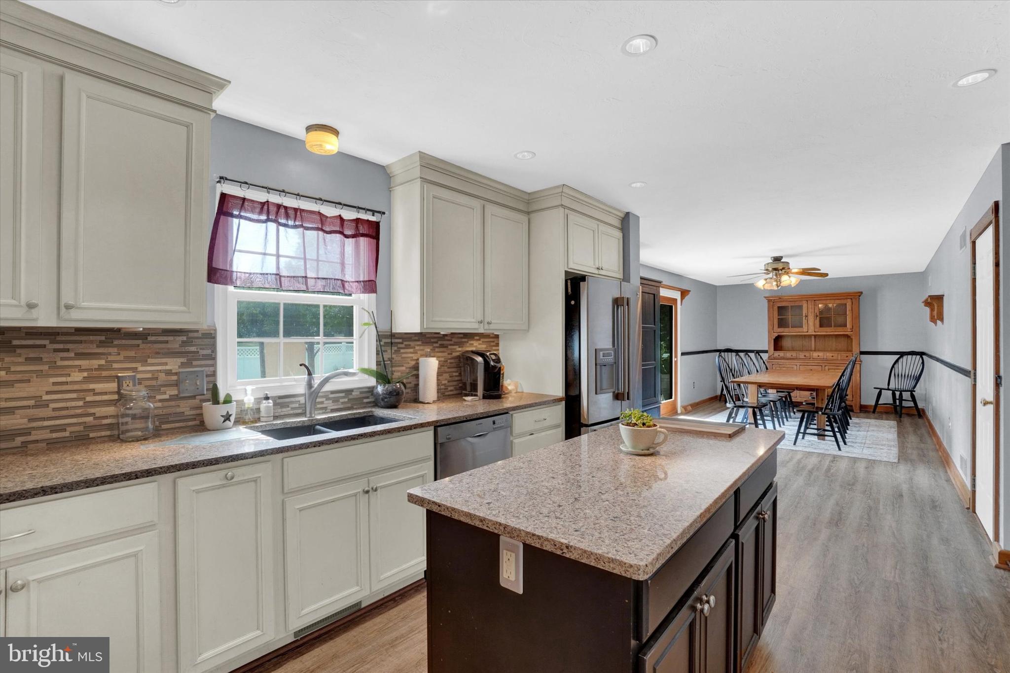 SHERMAN OAKS - Residential