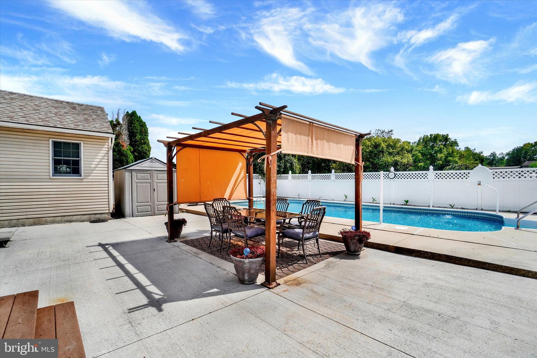 SHERMAN OAKS - Residential