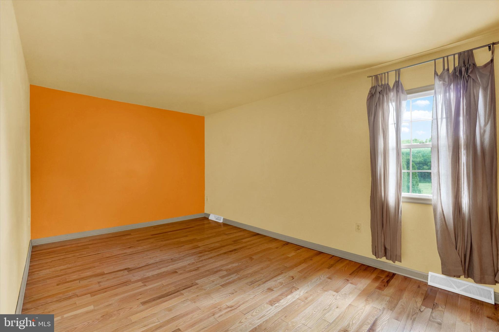 SHERMAN OAKS - Residential